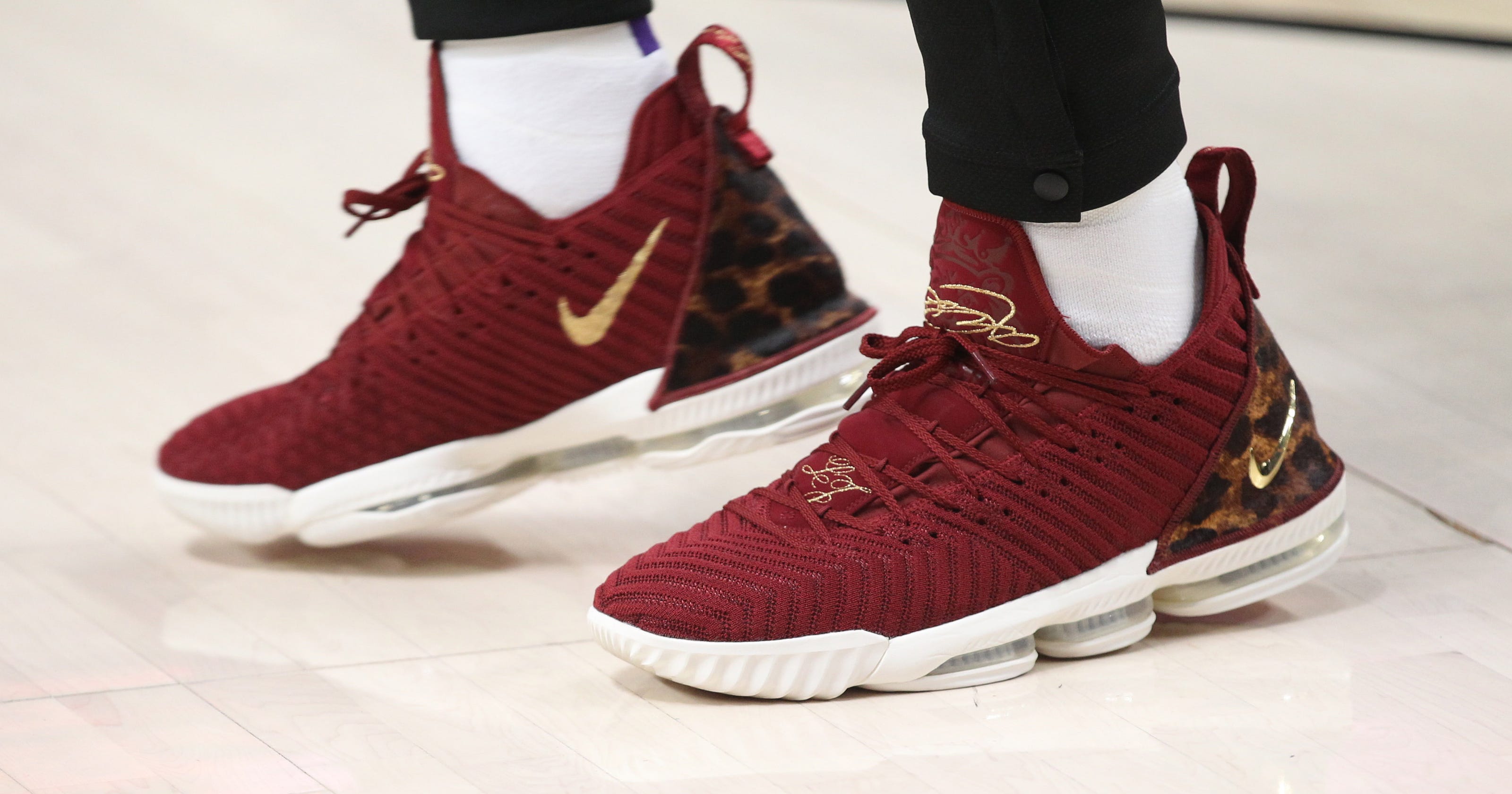the first lebron james sneakers