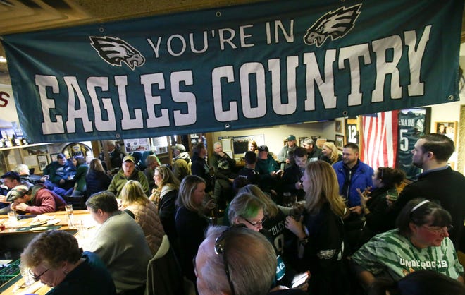 An early morning Philadelphia Eagles game in London on Sunday means bars and restaurants will open early to cater to fans.
