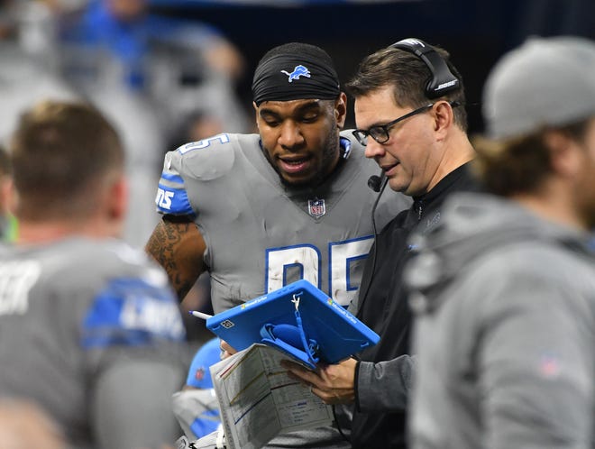 Al Golden, right, talks with former tight end Eric Ebron during a 2017 game.
