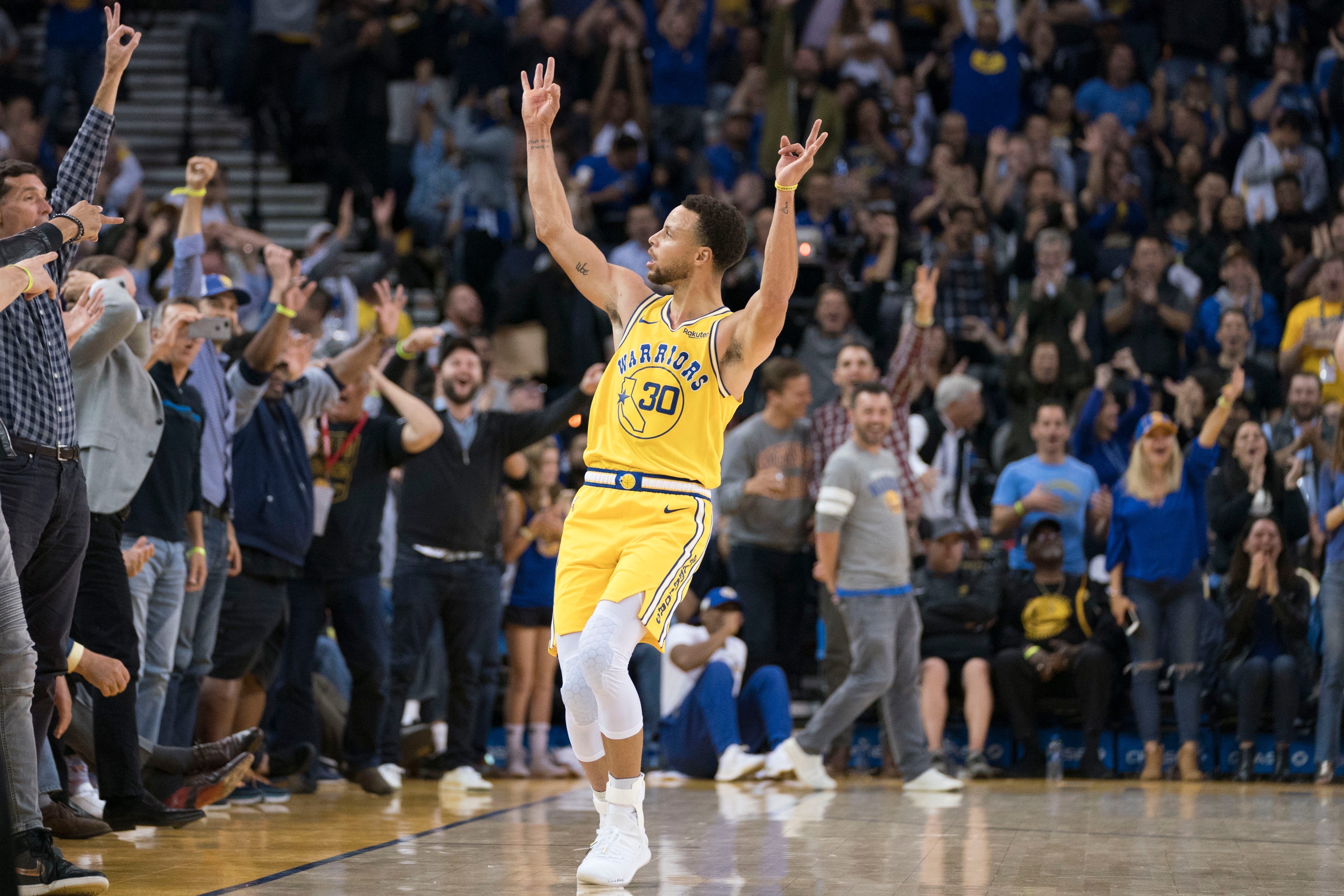 Steph Curry scores 51 in three quarters 