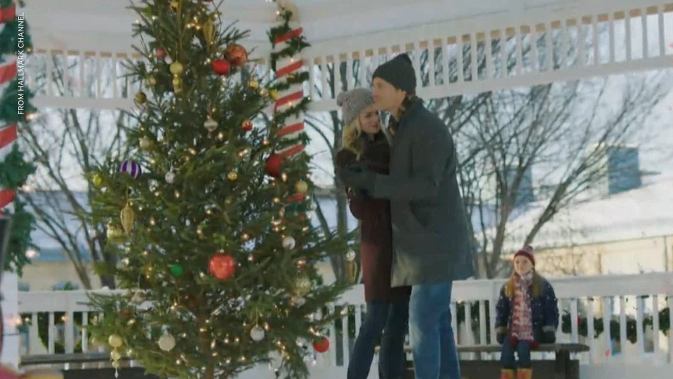 Hallmark Channel Christmas Con Christmas arrives early in Edison with