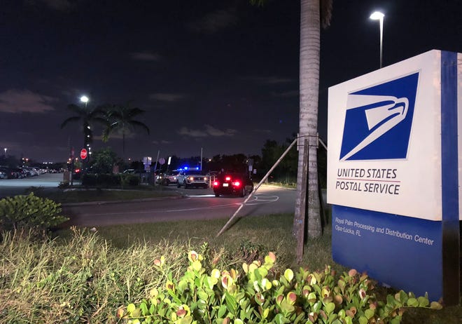Postal service police screen employees entering the Royal Palm processing and Distribution Center, Oct. 25, 2018 in Opa-locka, Fla.