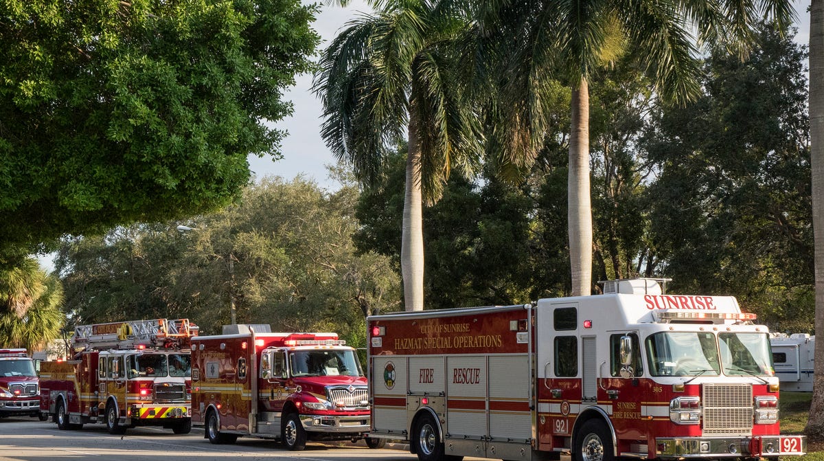 Firefighter and police officers at the building that houses Representative Debbie Wasserman Schultz's office in Sunrise, Florida, on 24 October 2018 after a suspicious package arrived in the mail.