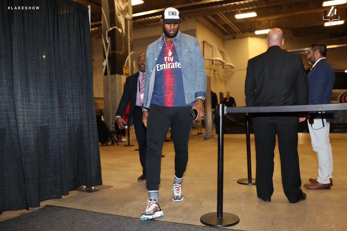 LeBron James wears Beto O'Rourke hat to 