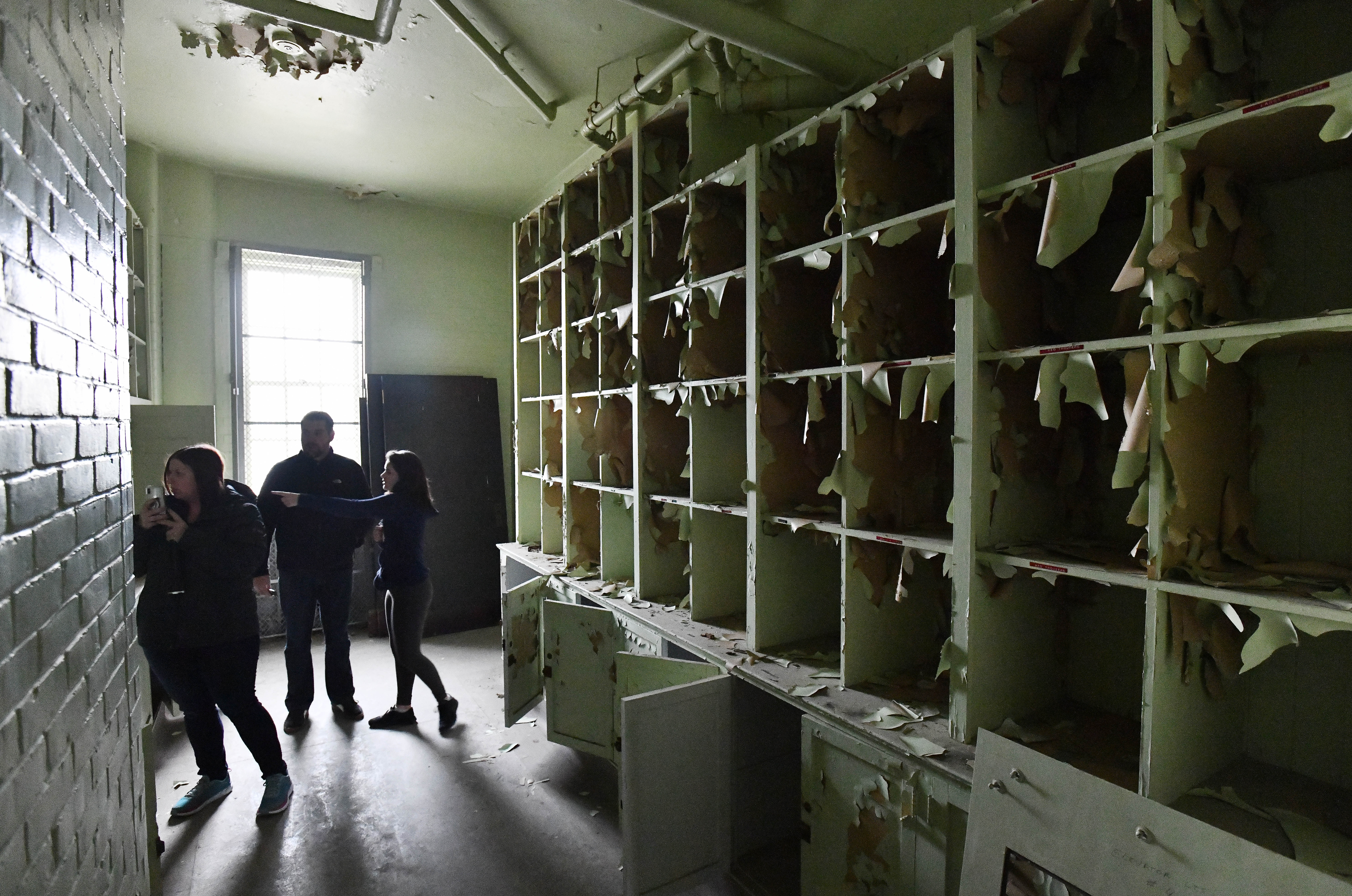 Touring the empty and haunted? Eloise asylum