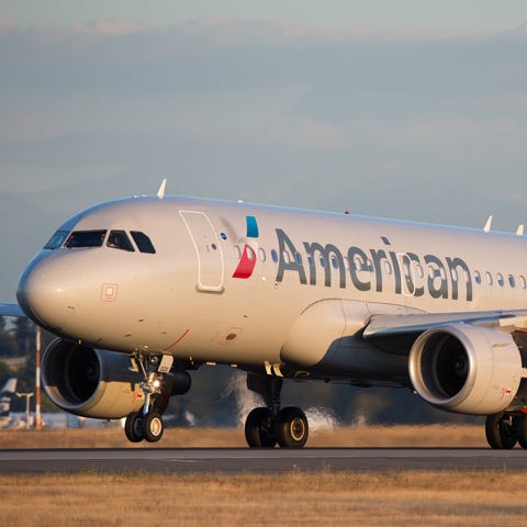 An American Airlines Airbus A319 lands at Seattle-
