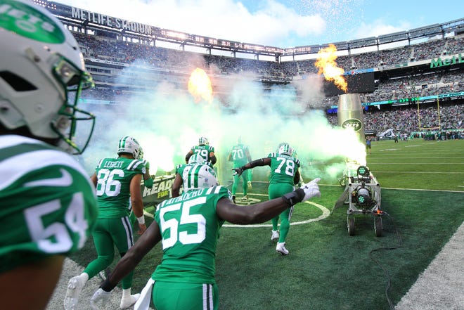 Oct 21, 2018; East Rutherford, NJ, USA; The New York Jets take the field before a game against the Minnesota Vikings at MetLife Stadium.