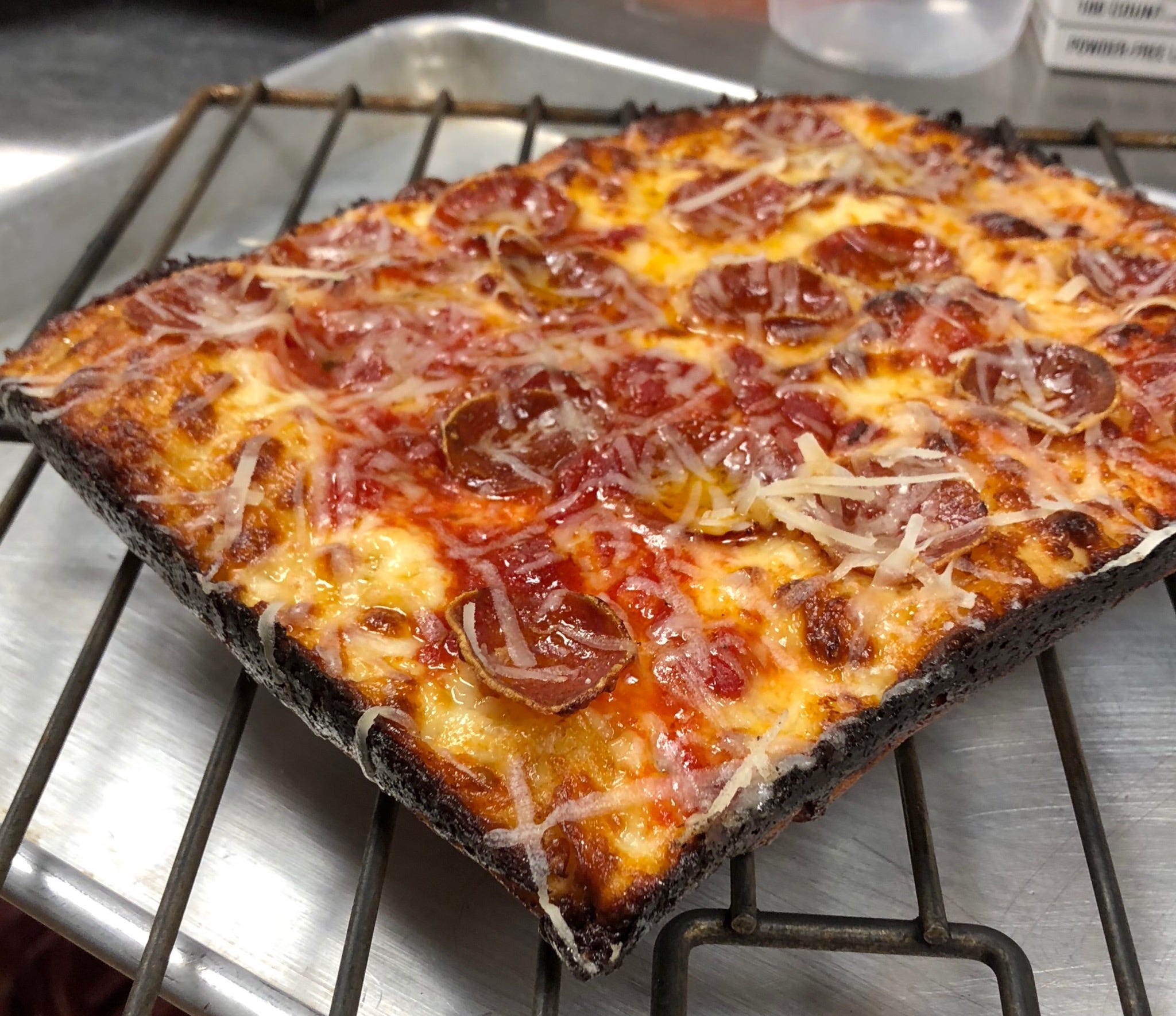 Como S Will Serve Detroit Style Pizza When It Reopens This Spring