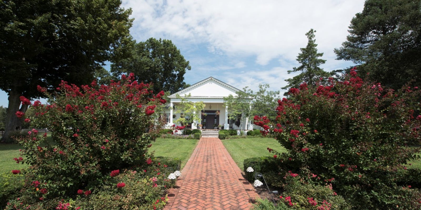 Johnny Depp S Kentucky Farm House For Sale For 1 6 Million