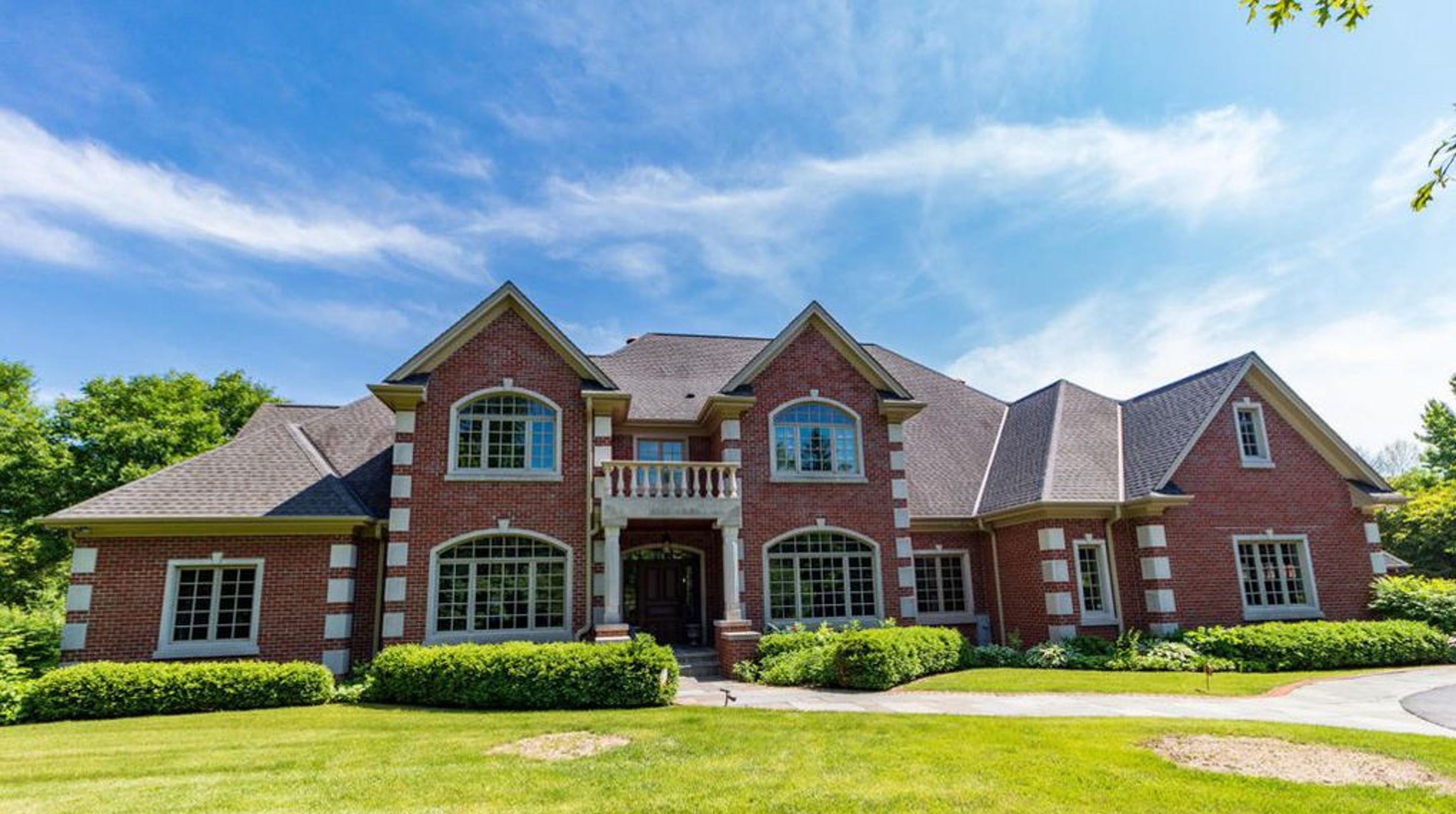 Milwaukee Bucks star Giannis Antetokounmpo buys River Hills house