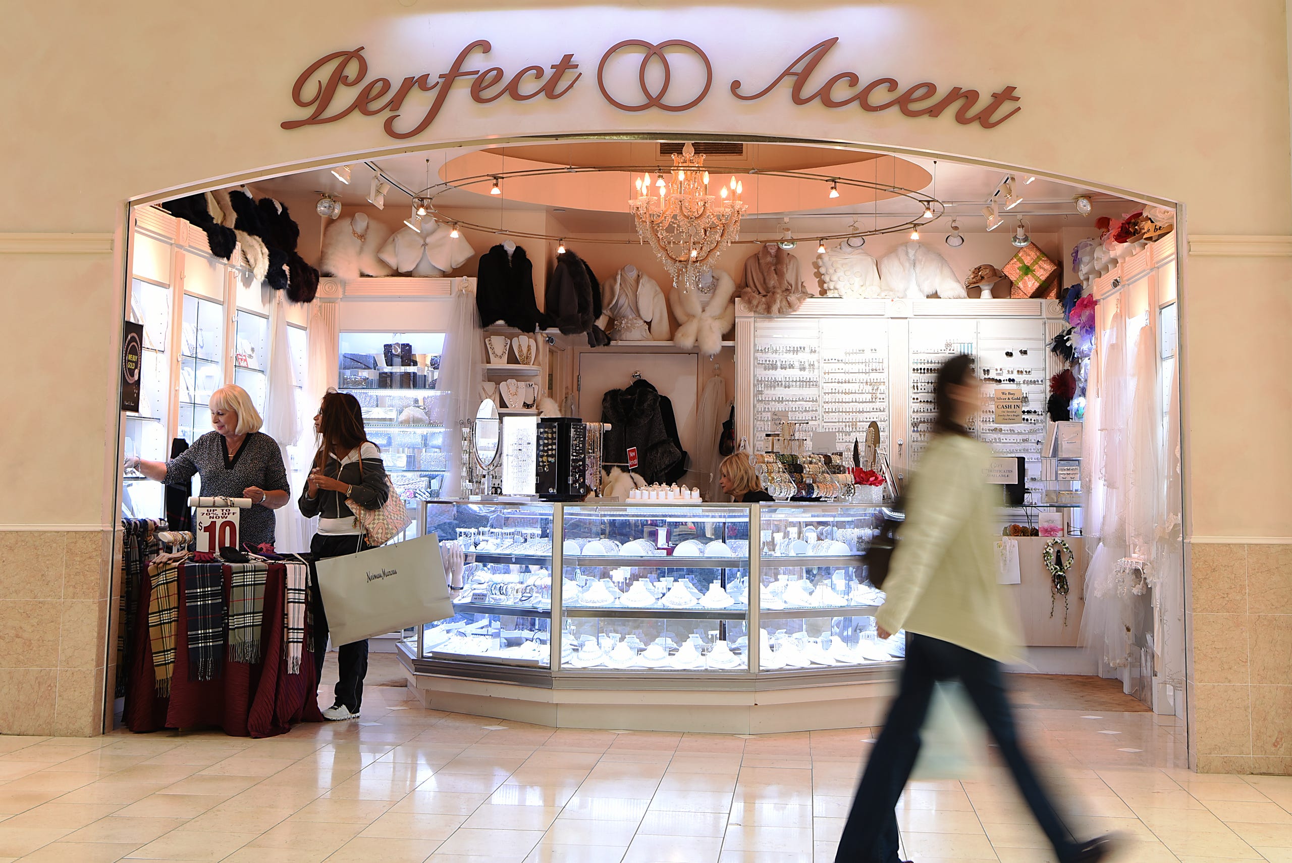 Last Holiday Season For Perfect Accent Store At Garden State Plaza