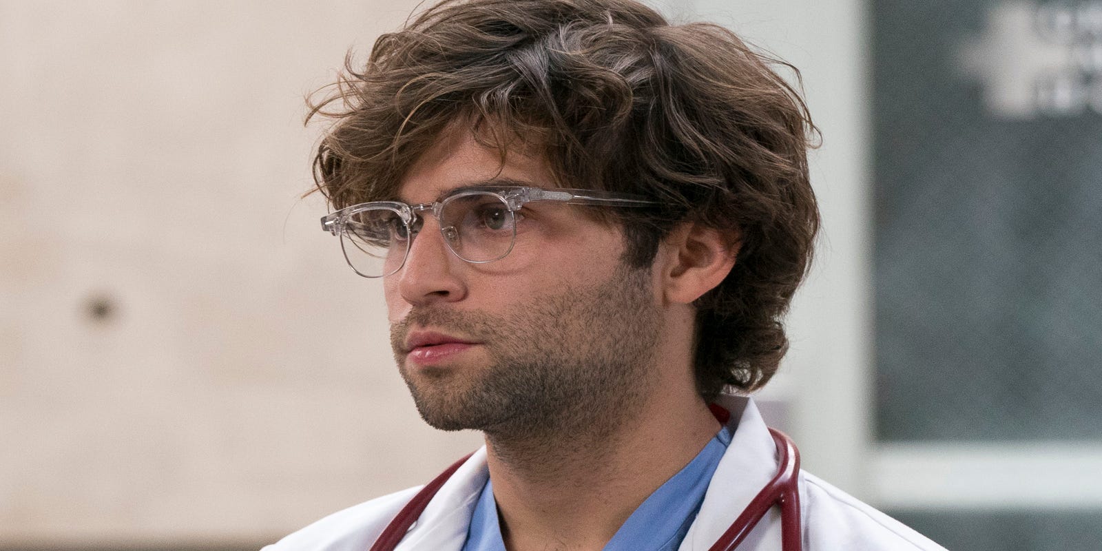 Grey S Anatomy Star Jake Borelli Comes Out As Gay
