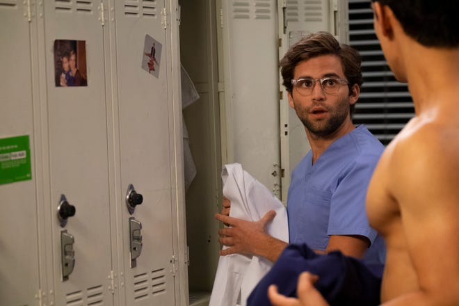 Grey S Anatomy Star Jake Borelli Comes Out As Gay