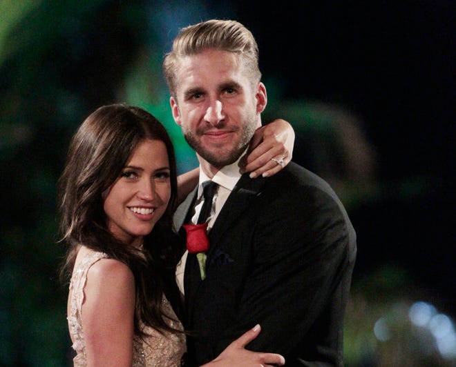 Kaitlyn Bristowe and Shawn Booth, who got engaged on the Season 11 finale of "The Bachelorette," has announced their break-up.