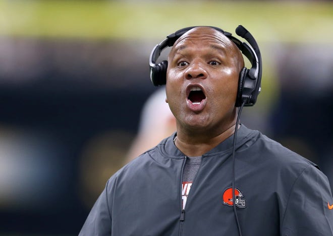 Former Cleveland Browns head coach Hue Jackson reacts on the sidelines in the first quarter against the New Orleans Saints at Mercedes-Benz Superdome.