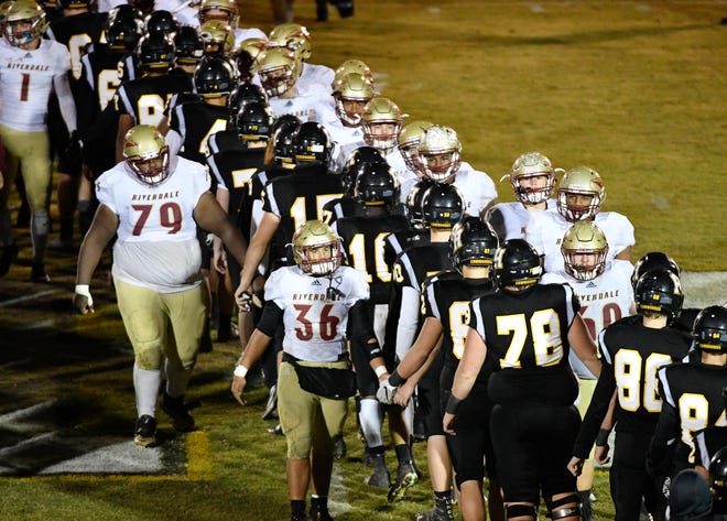  Riverdale and Hendersonville shake hands after Hendersonville won 23-14 Friday Nov. 2, 2018, in Hendersonville, Tenn.