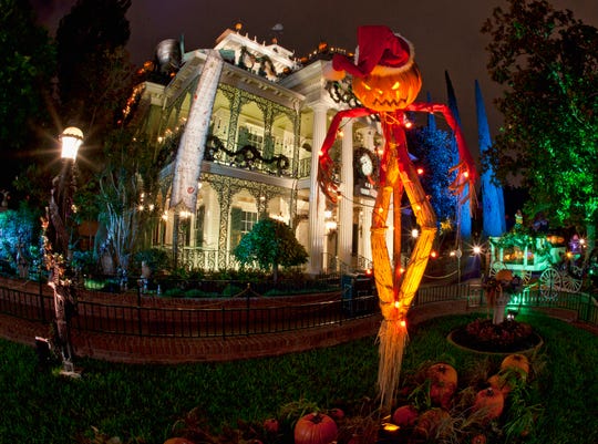 5 Best Things About Disneyland Christmas