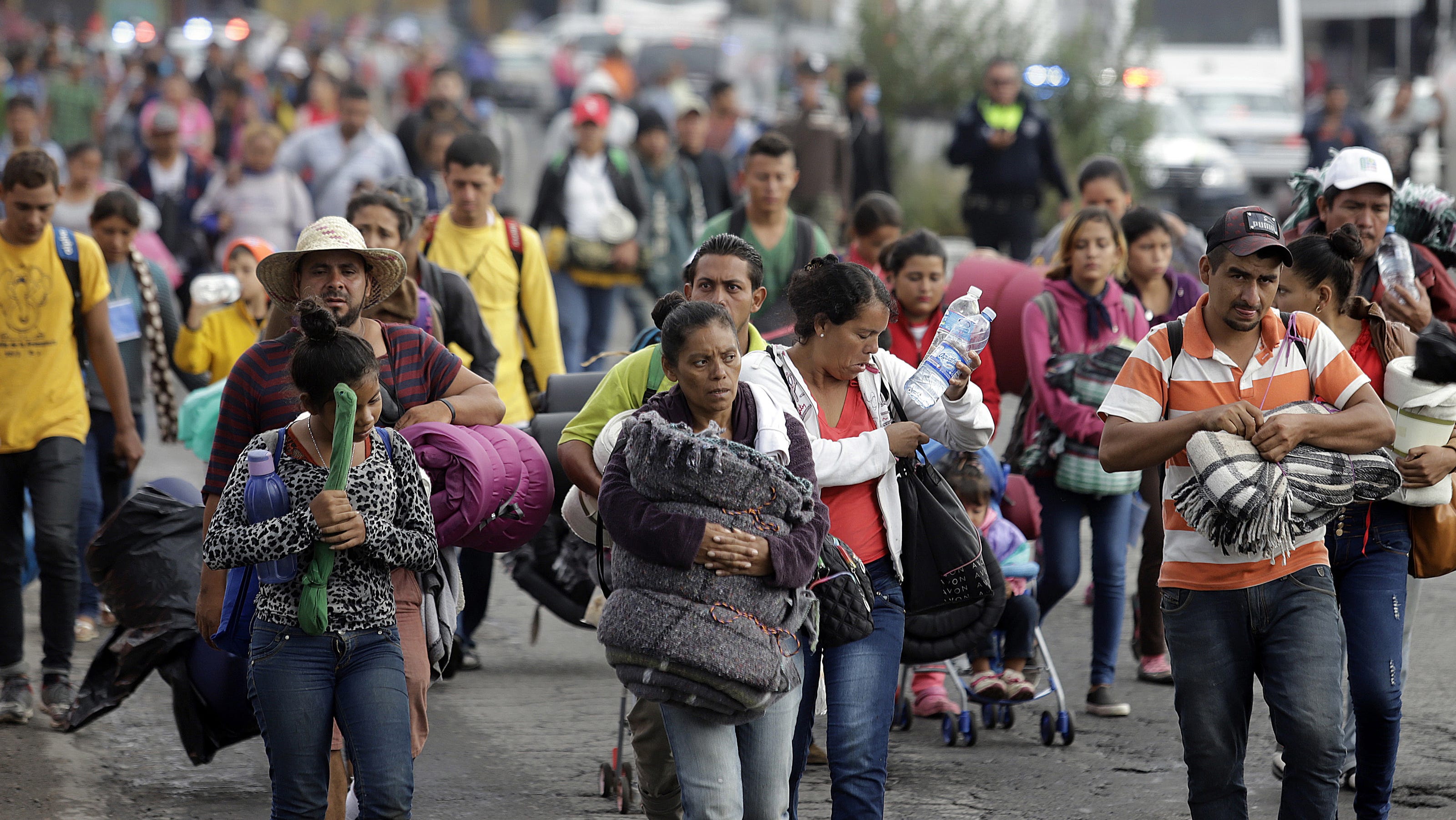 Почему мексиканцы бегут. Беженцы из Мексики. Эмигранты из Мексики.