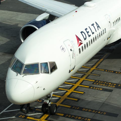 A Delta Air LInes 757-200 pulls into a gate at New