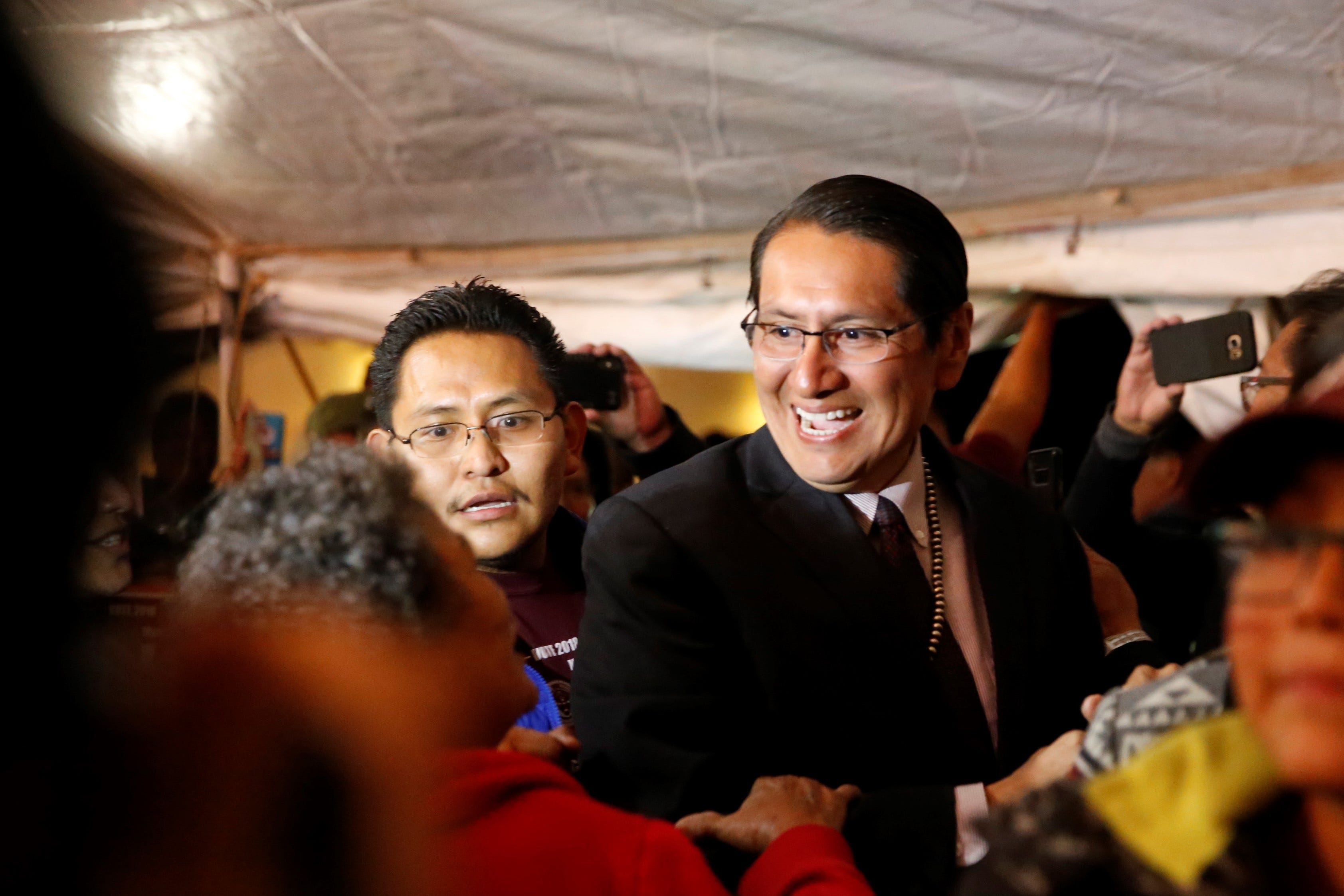 voters-on-the-navajo-nation-elect-president-council-delegates