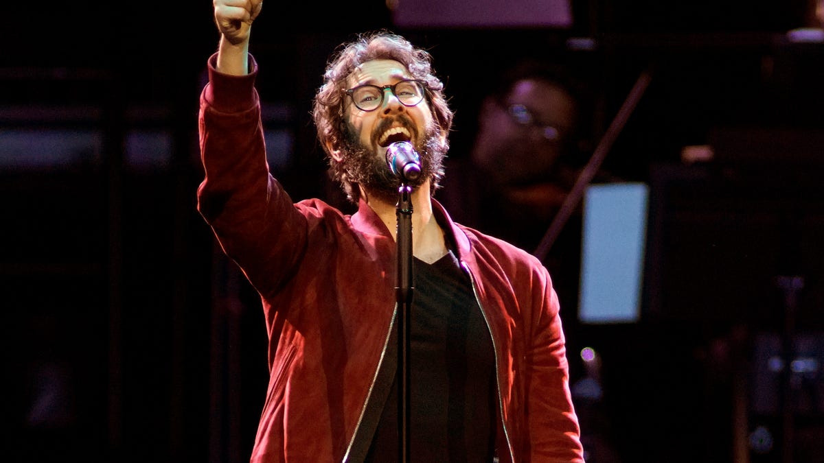 Josh Groban performs at the United Center on Tuesday, Nov. 6, 2018, in Chicago. (Photo by Rob Grabowski/Invision/AP) ORG XMIT: ILRG103