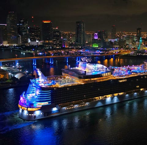The new world's largest cruise ship, Symphony of t