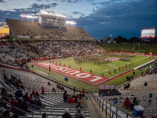 As Fbs Attendance Falls College Football Teams Search For Answers