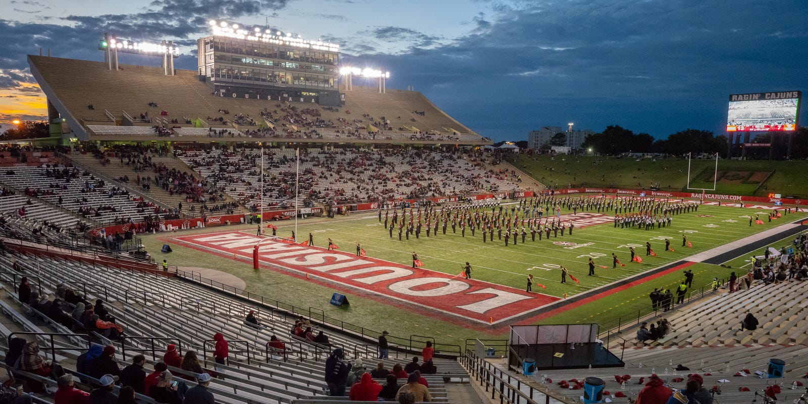 As Fbs Attendance Falls College Football Teams Search For Answers