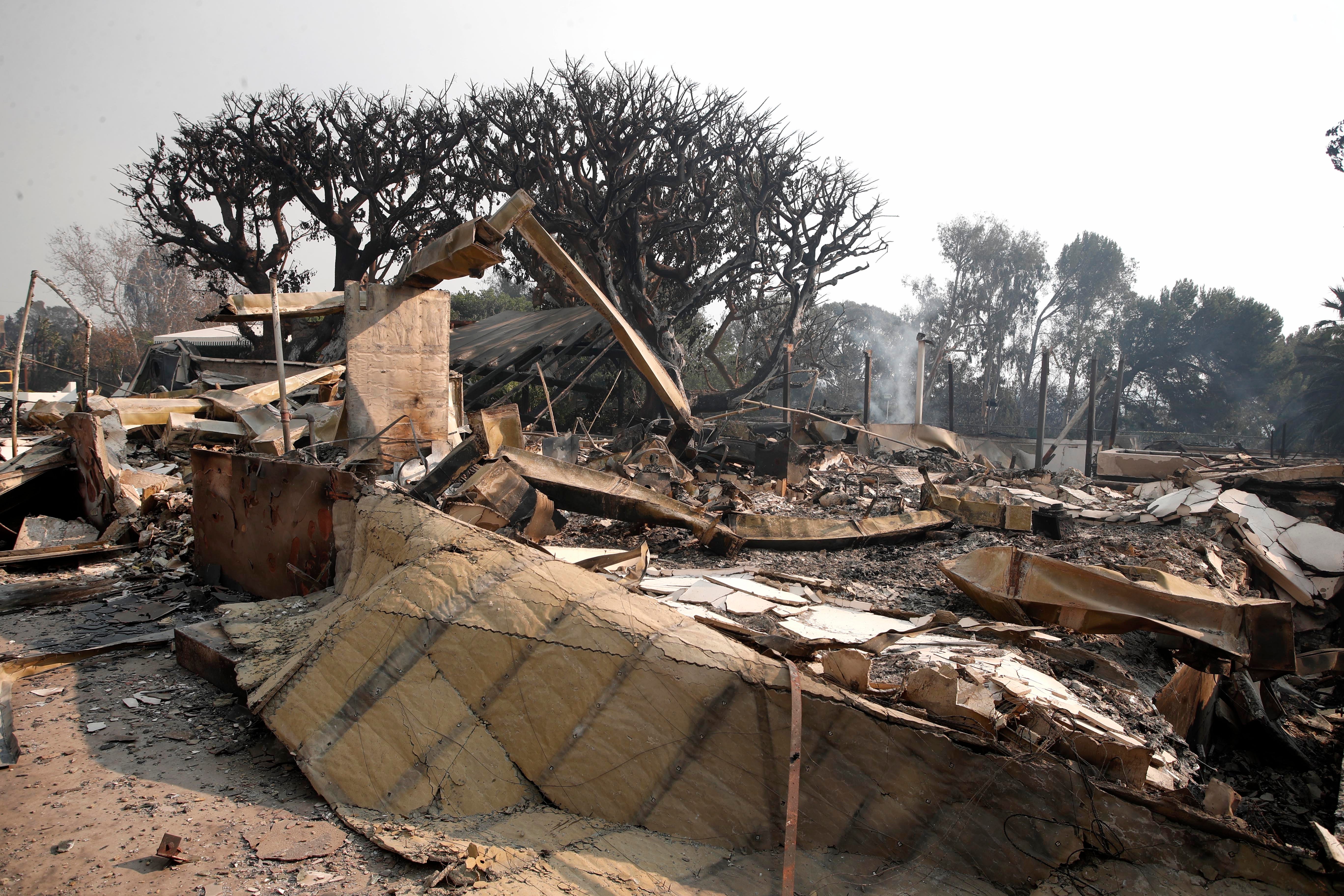 Miley Cyrus Liam Hemsworth More Lose Homes In California Wildfires