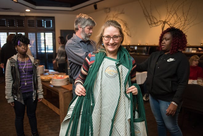 Glenda Hastings, owner of Napa Cafe, recruits friends and customers to help her serve a turkey dinner to the homeless at her restaurant every Thanksgiving.  She has named the event Donna's Table in honor of her mother.