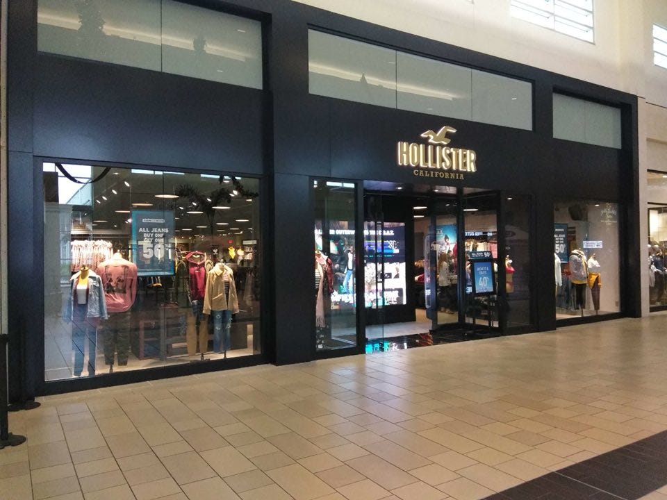 hollister at the outlets