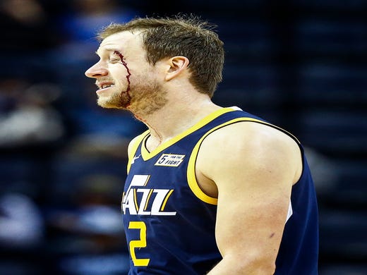 Utah Jazz guard Joe Ingles bleeds from a cut during action against the Memphis Grizzlies at the FedExForum in Memphis, Tenn., Monday, November 12, 2018.