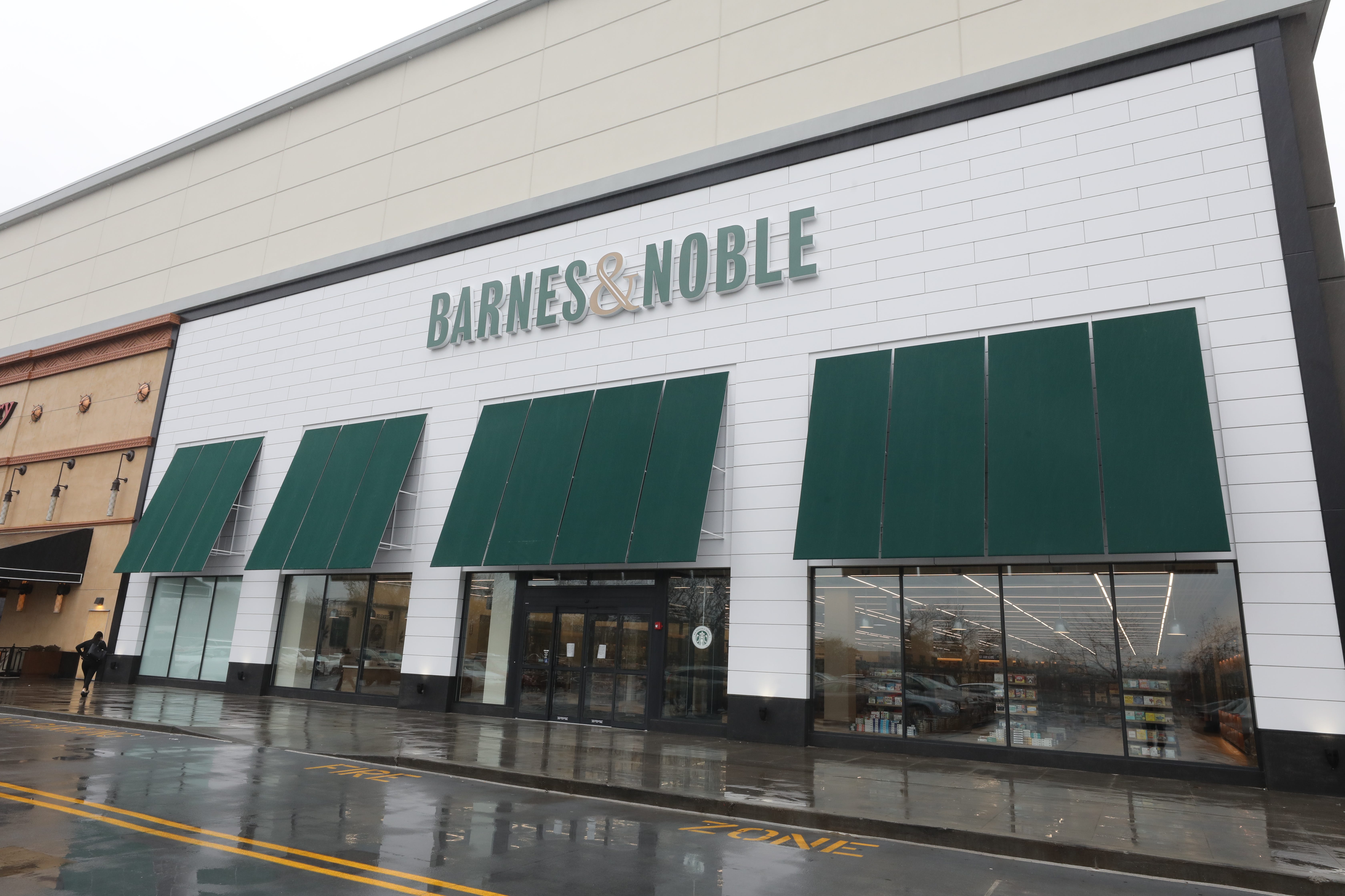 Barnes Nobles First Prototype Store In Nj Opens In Hackensack