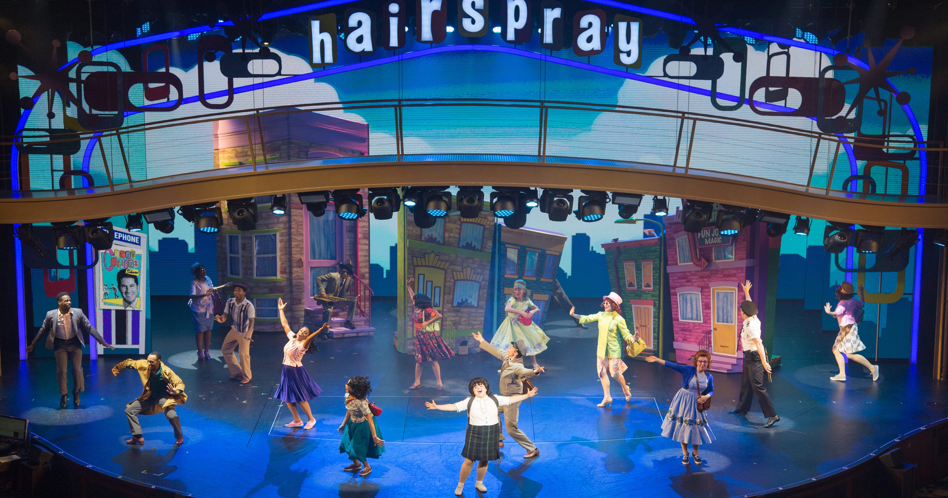 Symphony of the Seas cruise ship shows, entertainment in photos