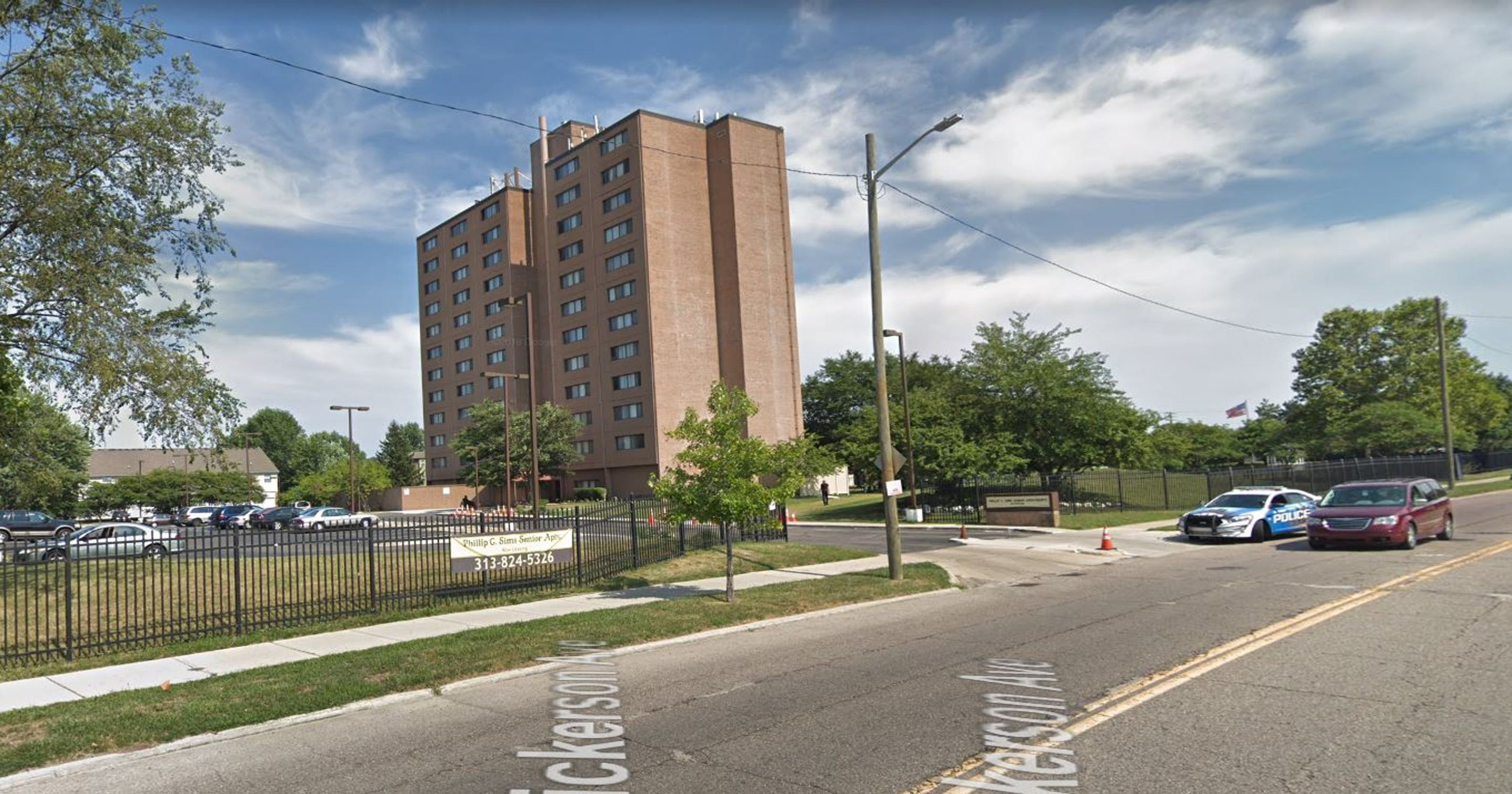 Man fatally shoots guard, woman at Detroit senior housing complex