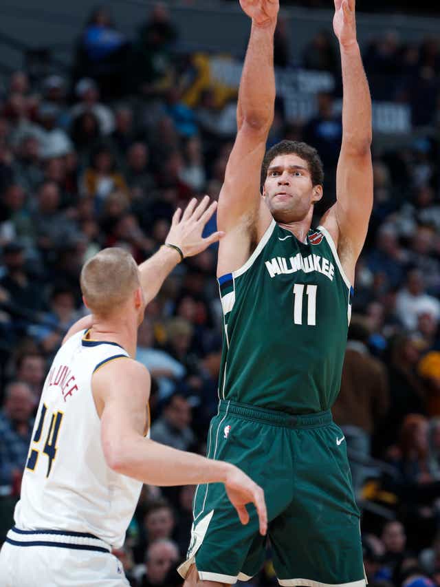 Splash Mountain Brook Lopez Is Milwaukee S Latest Attraction
