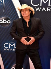 David Lee Murphy walks the red carpet before the 52nd CMA Awards in November. He and Kenny Chesney won the Musical Event of the Year prize for their hit "Everything's Gonna Be Alright."