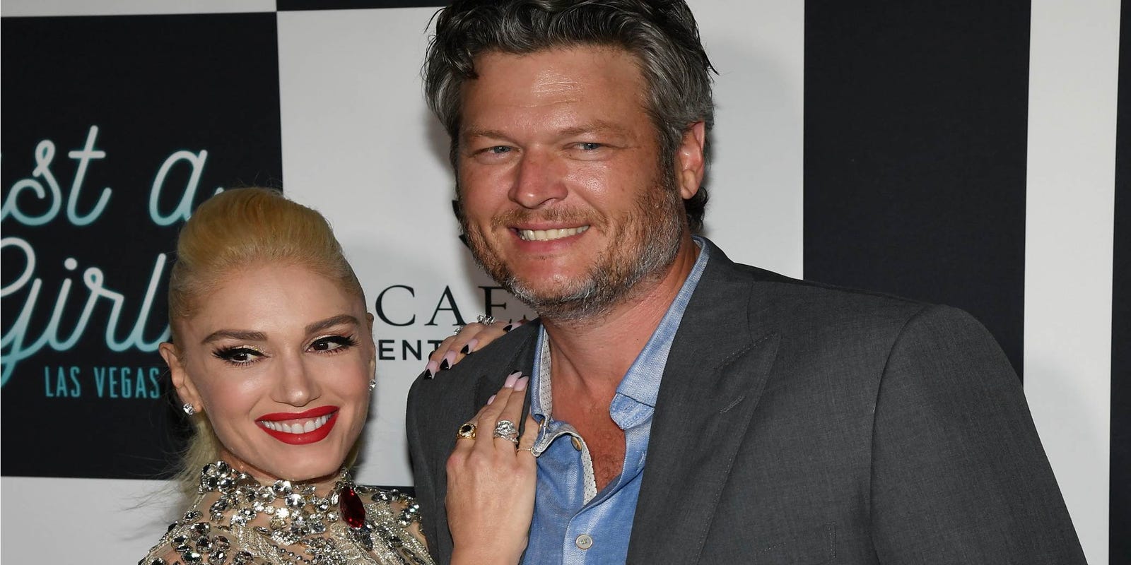 Gwen Stefani And Blake Shelton Star In Christmas Music Video