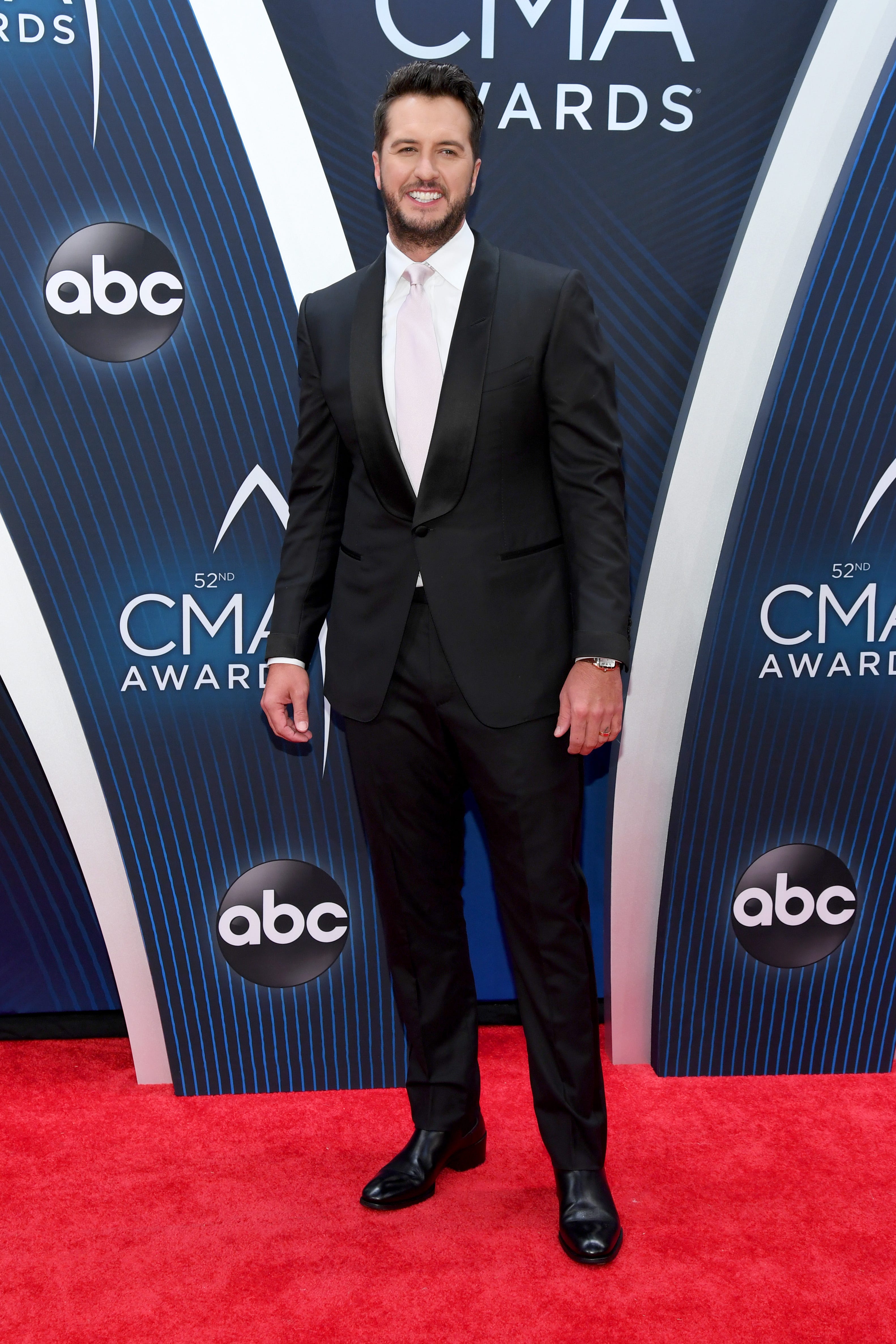 best dressed at cma awards 2018