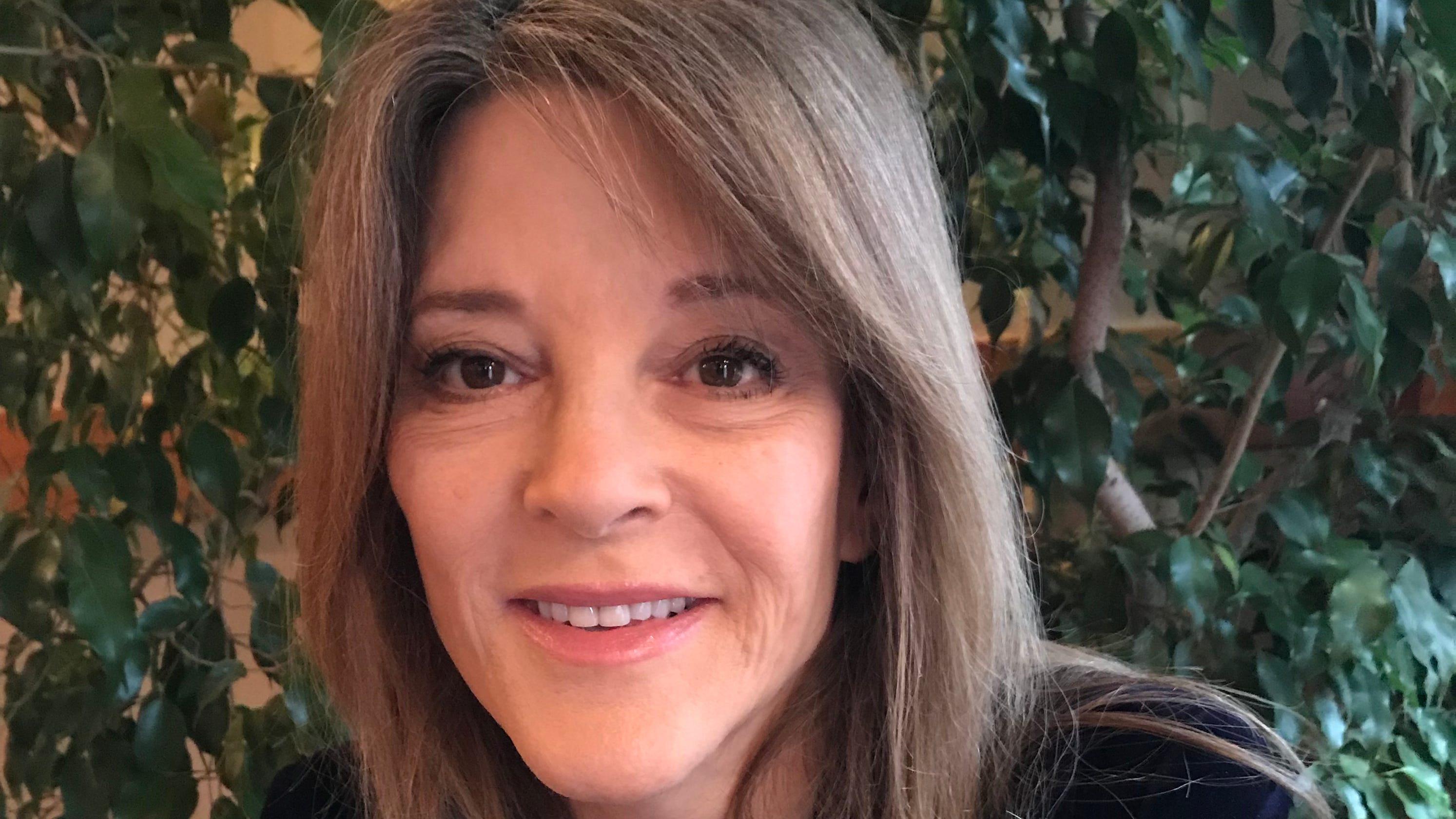 Watch live: Presidential candidate Marianne Williamson meets with the Des Moines Register2987 x 1680