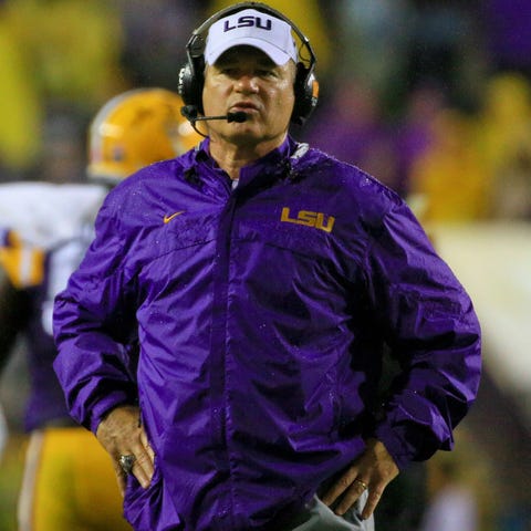 Les Miles has a career coaching record of 142-55.