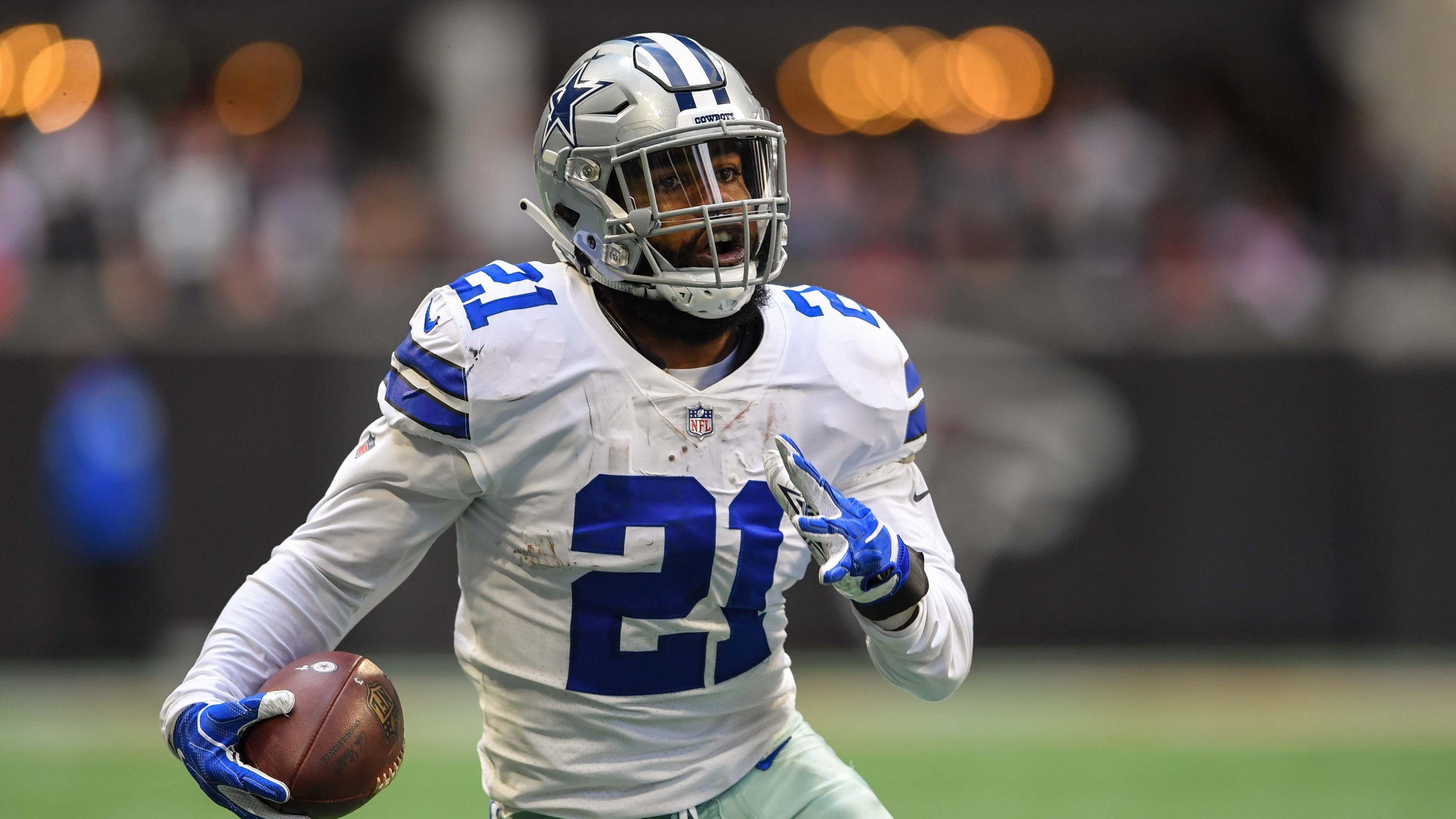 Cowboys' Ezekiel Elliott donates $21 to Salvation Army during touchdow...