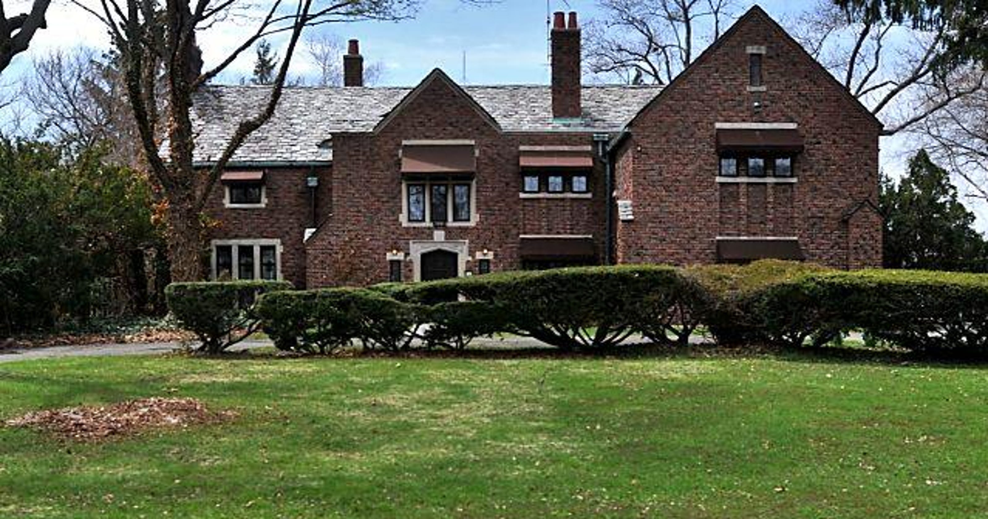 Aretha Franklin's last Detroit property sold for 300K