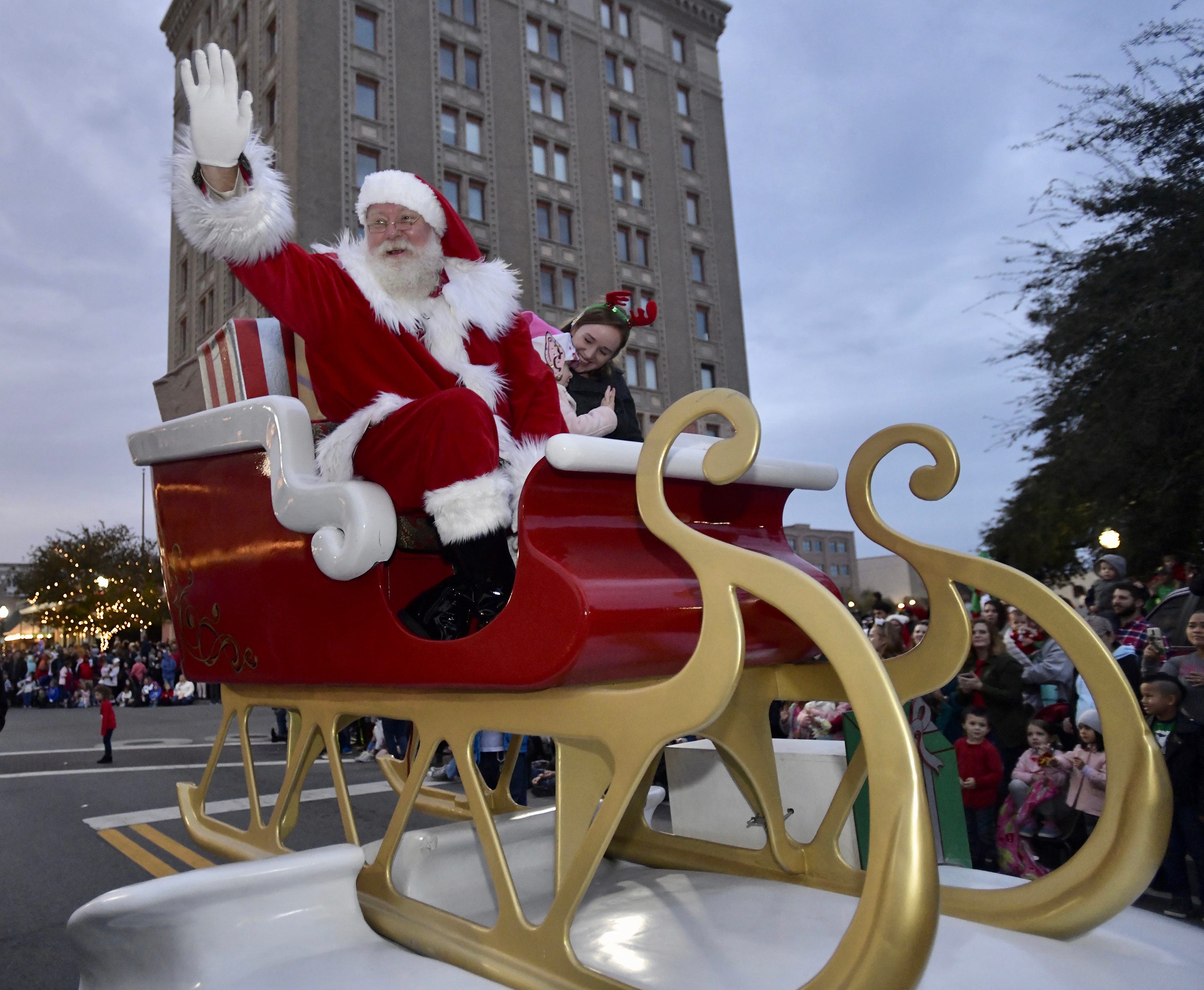 2022 Apex Christmas Parade Send Santa Off In Style As The Christmas Season Reaches Its Apex