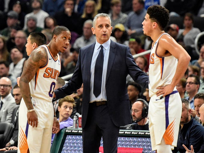 Suns coach Igor Kokoskov talks to guards Isaiah Canaan and Devin Booker during the first quarter of a game against the Milwaukee Bucks.
