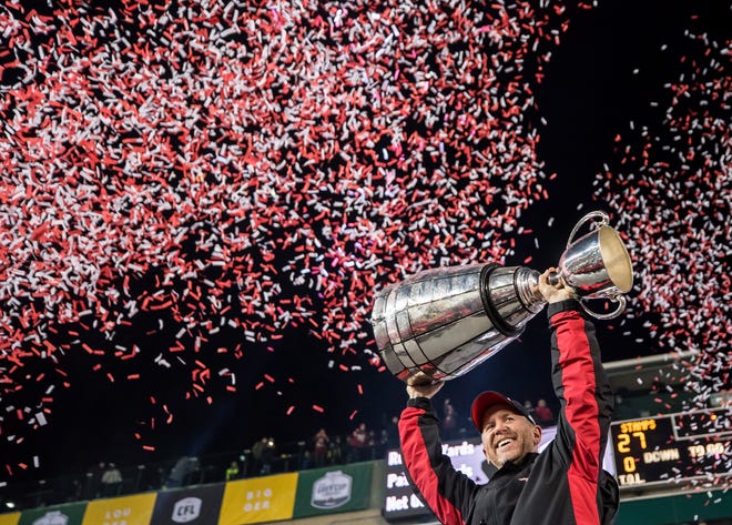Calgary Stampeders coach Dave Dickenson hoists the Grey Cup after the Stampeders defeated the Ottawa Redblacks.