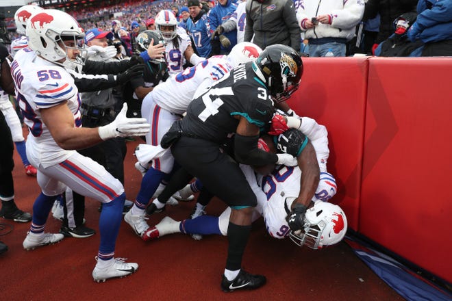 Bills Shaq Lawson fights with Jacksonville's Leonard Fournette.  Both players were ejected during the fight. 