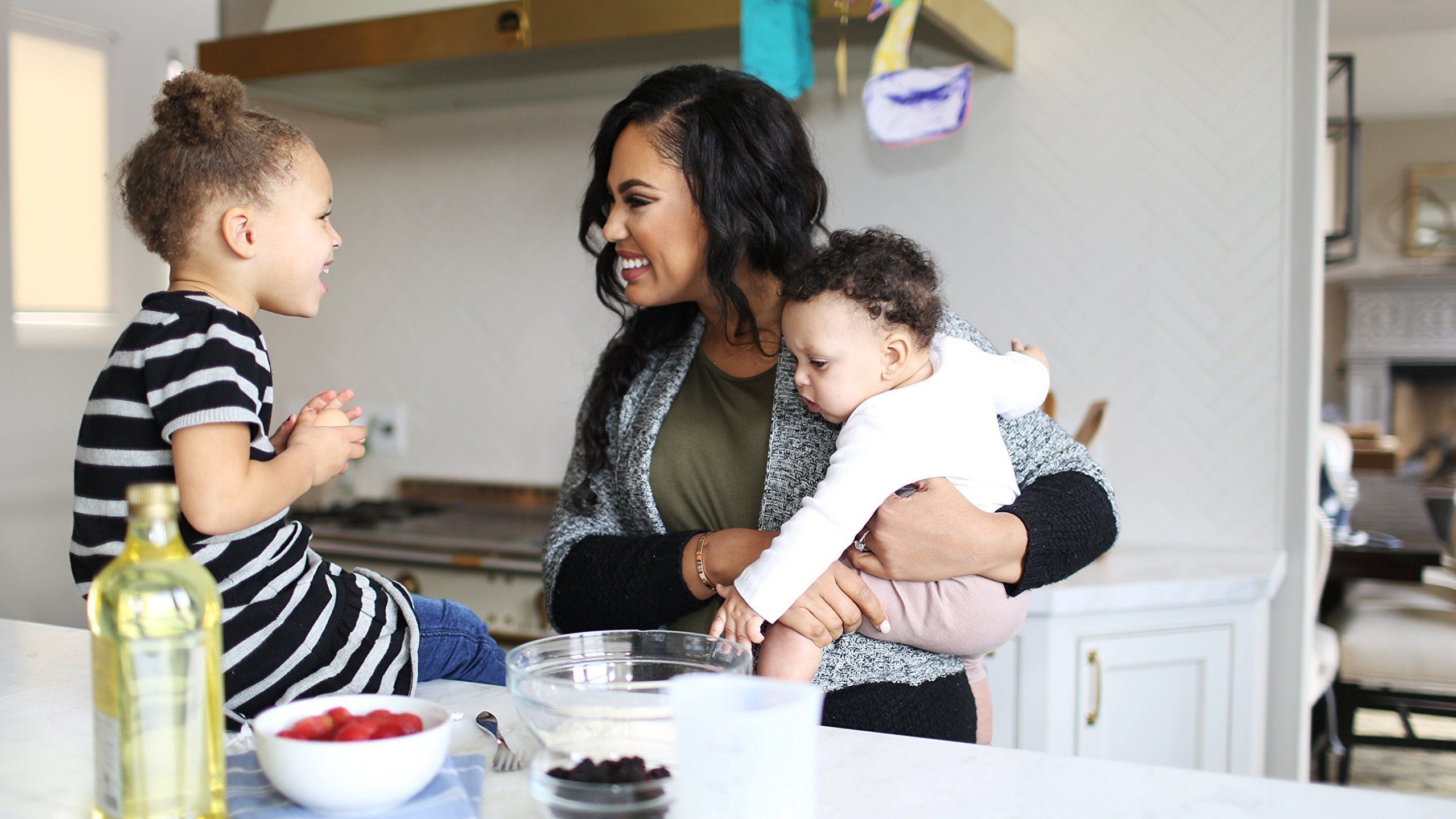 Ayesha Curry Shuts Down Mom Shamer For Talking About Kid S Hair