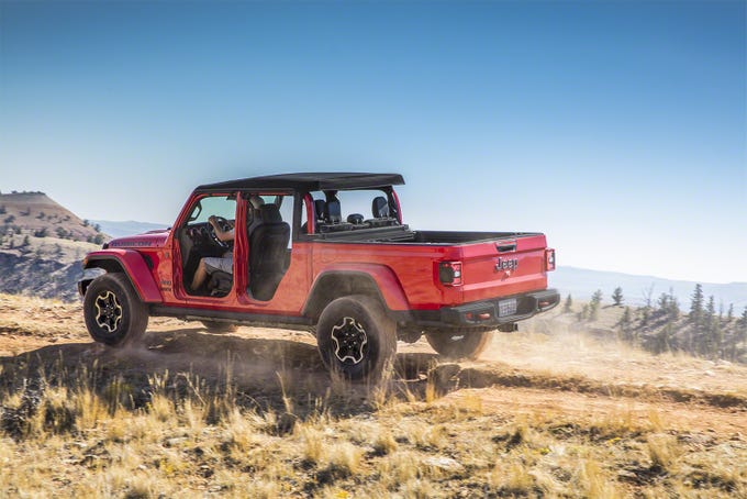 The use of lightweight, high-strength aluminum closures, including the doors, door hinges, hood, fender flares, windshield frame and tailgate, help curtail weight and boost fuel economy. Other ways the Jeep engineering team looked to manage weight included using hollow track and stabilizer bars, aluminum engine mounts and steering gear.