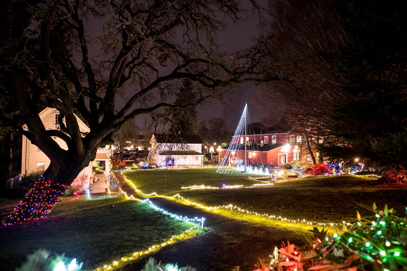 Holiday light events in Salem, Oregon throughout December 2019